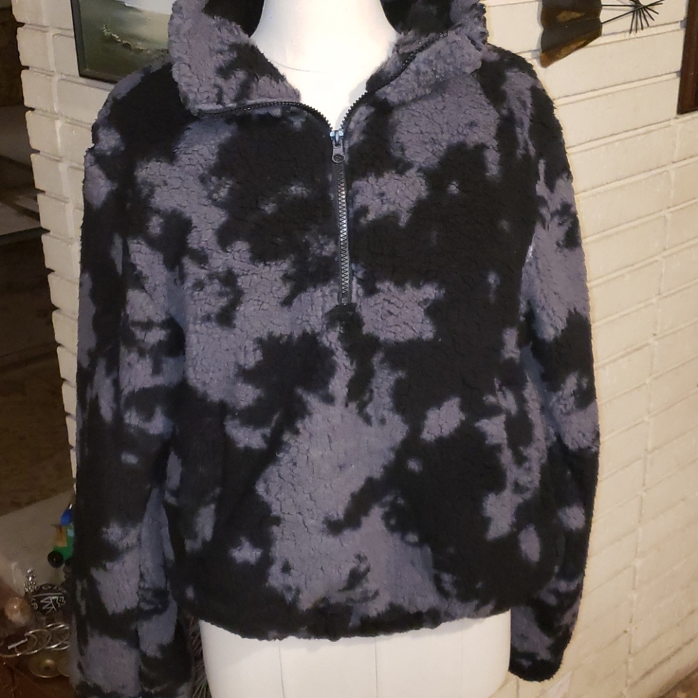 NWT Black Gray Sweater